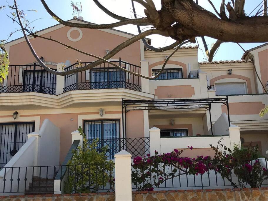 Сasa de vacaciones Stunning 2-bed House In W. Pool, A/c, Garage Nerja