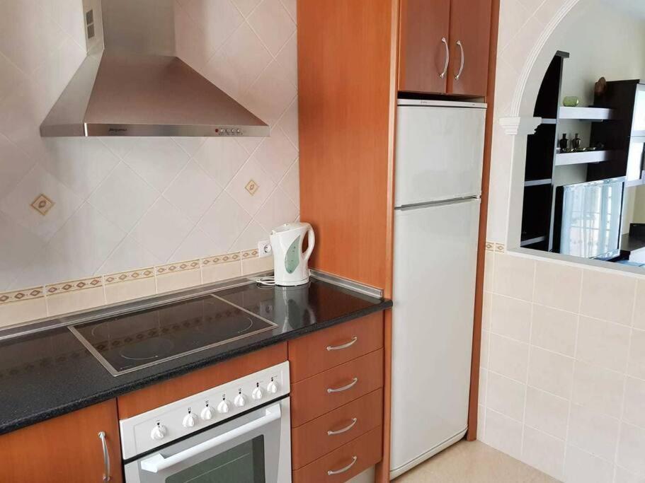 Vakantiehuis Stunning 2-bed House In W. Pool, A/c, Garage Nerja