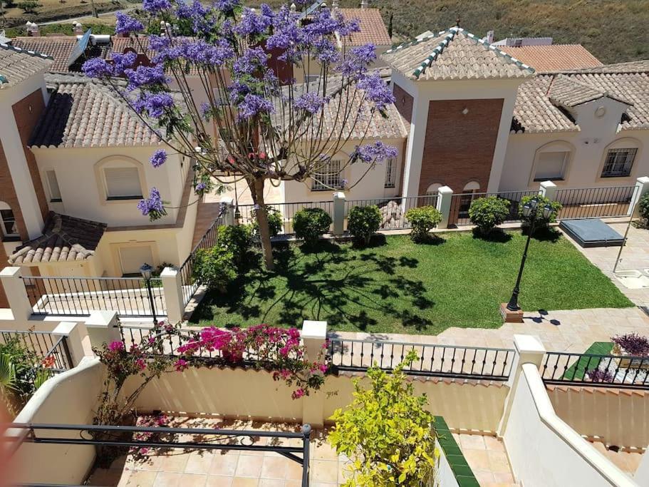 Vakantiehuis Stunning 2-bed House In W. Pool, A/c, Garage Nerja