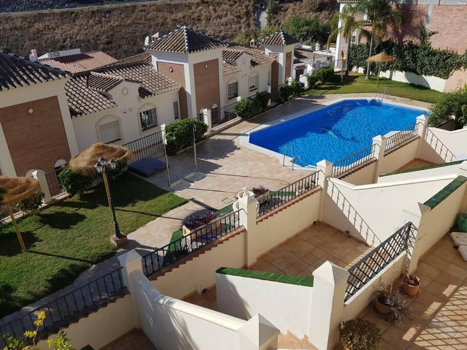 Stunning 2-bed House In W. Pool, A/c, Garage Vakantiehuis Nerja