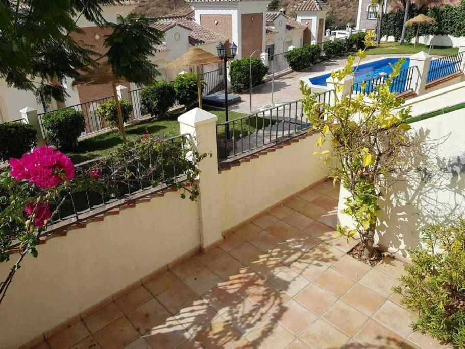 Stunning 2-bed House In W. Pool, A/c, Garage Vakantiehuis Nerja