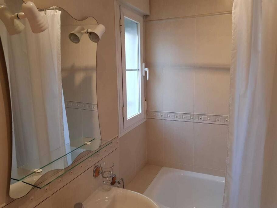 Vakantiehuis Stunning 2-bed House In W. Pool, A/c, Garage *