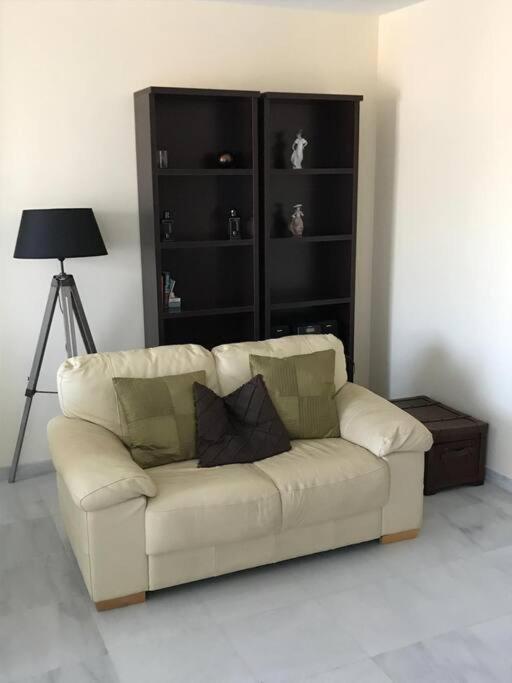 Vakantiehuis Stunning 2-bed House In W. Pool, A/c, Garage Nerja